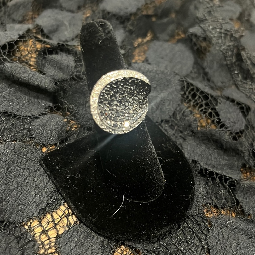 Lia Sophia ring size 6